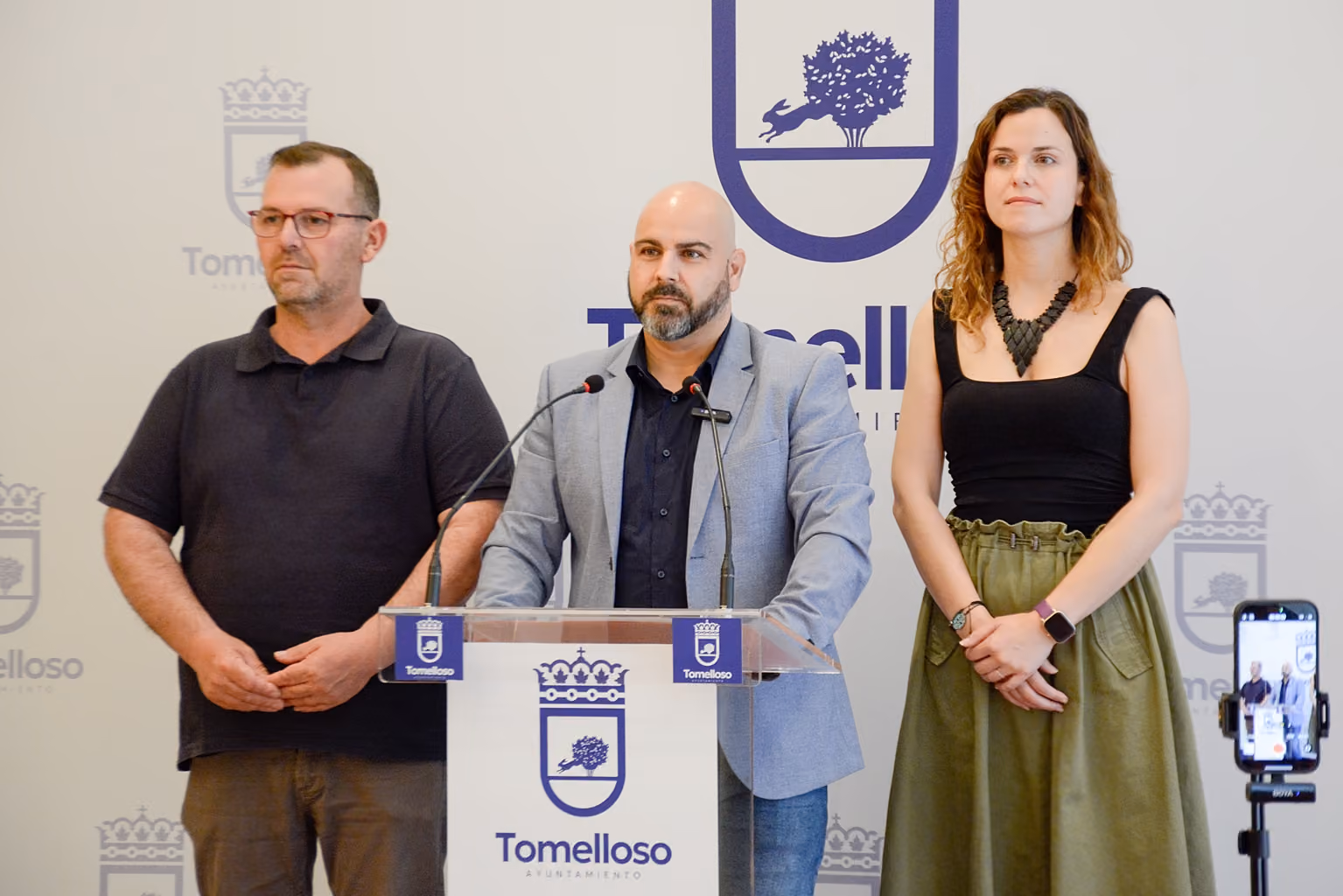 Amadeo Treviño, Francisco José Barato y Nazareth Rodrigo, durante la rueda de prensa