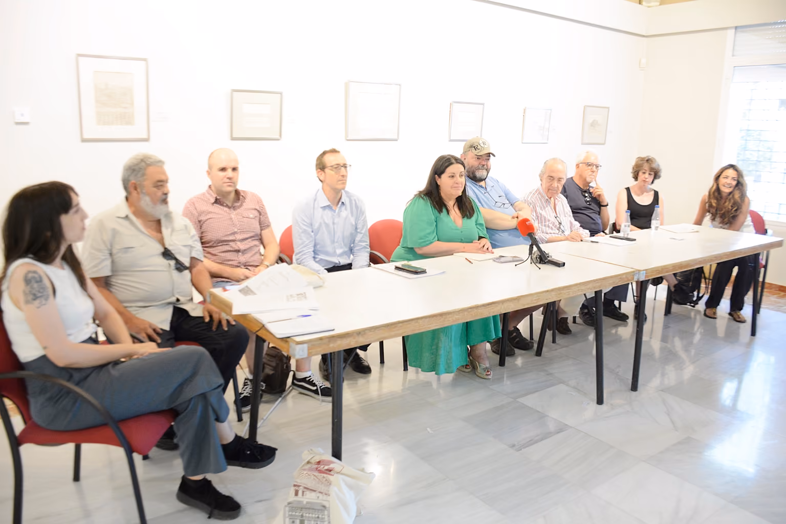 Inés Losa presentado al jurado que ha anunciado los ganadores de los premios literarios 2025
