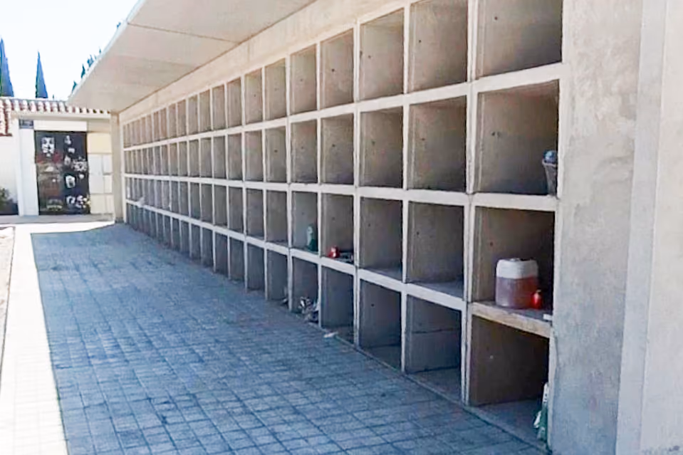 Nueva galería de nichos en construcción
