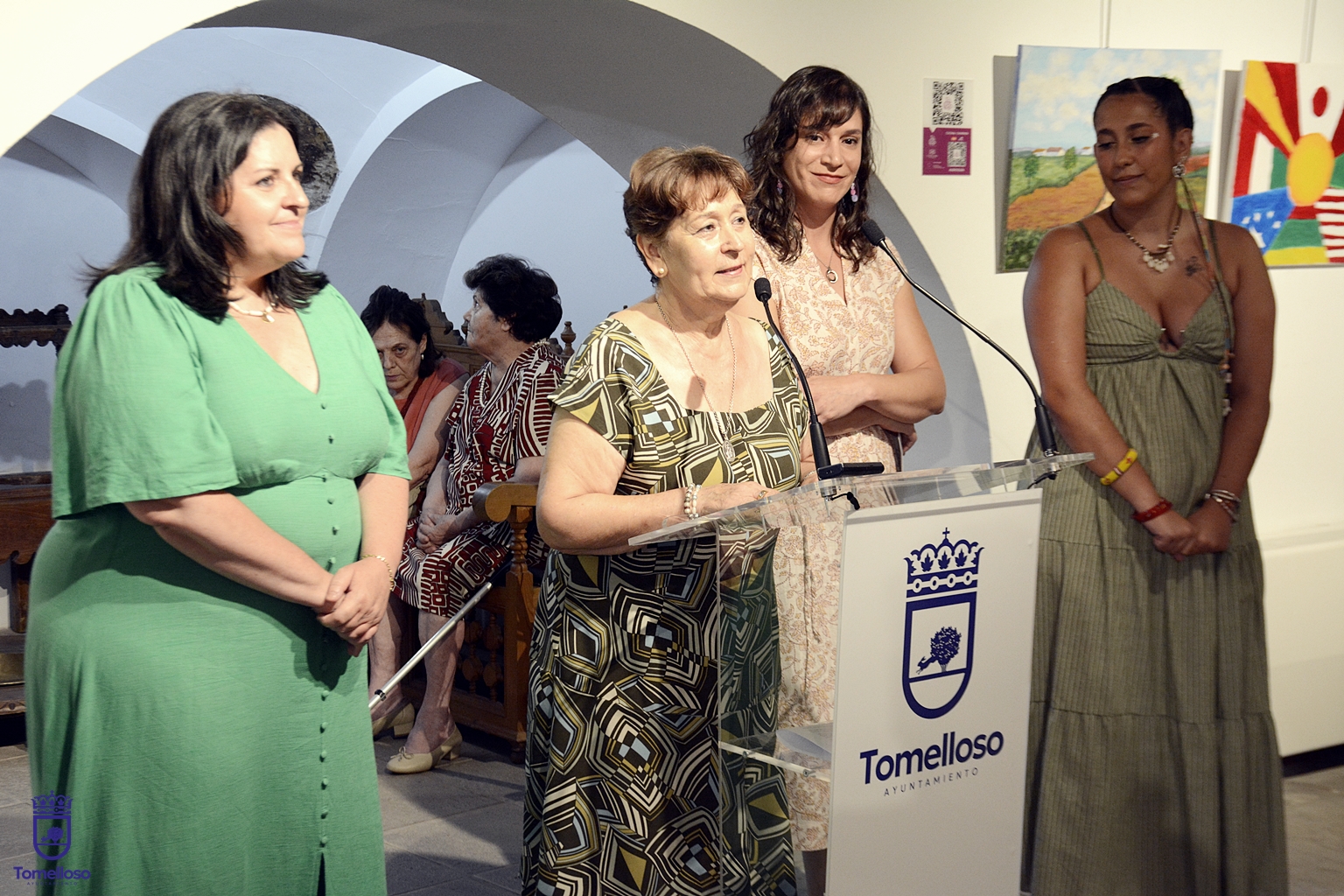 De izquierda a derecha, Inés Losa, Mari Cantos, Clara López y Patricia Pedroche durante la inauguración de la muestra.