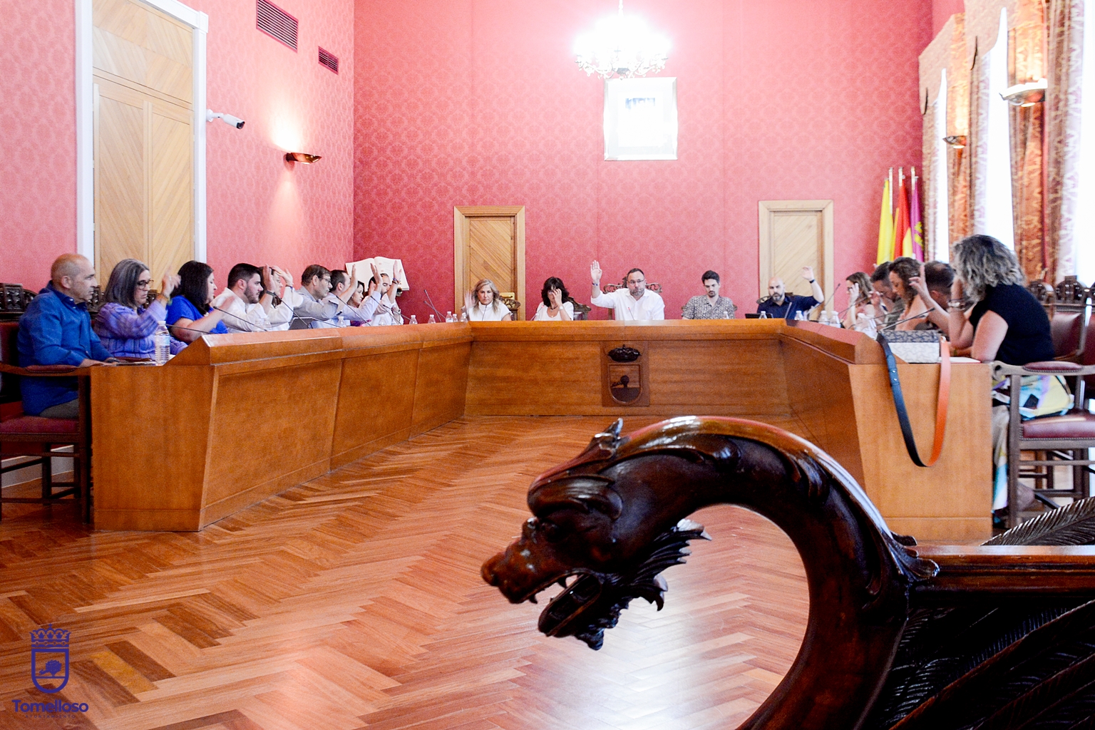 La Corporación durante una de las votaciones del pleno de julio