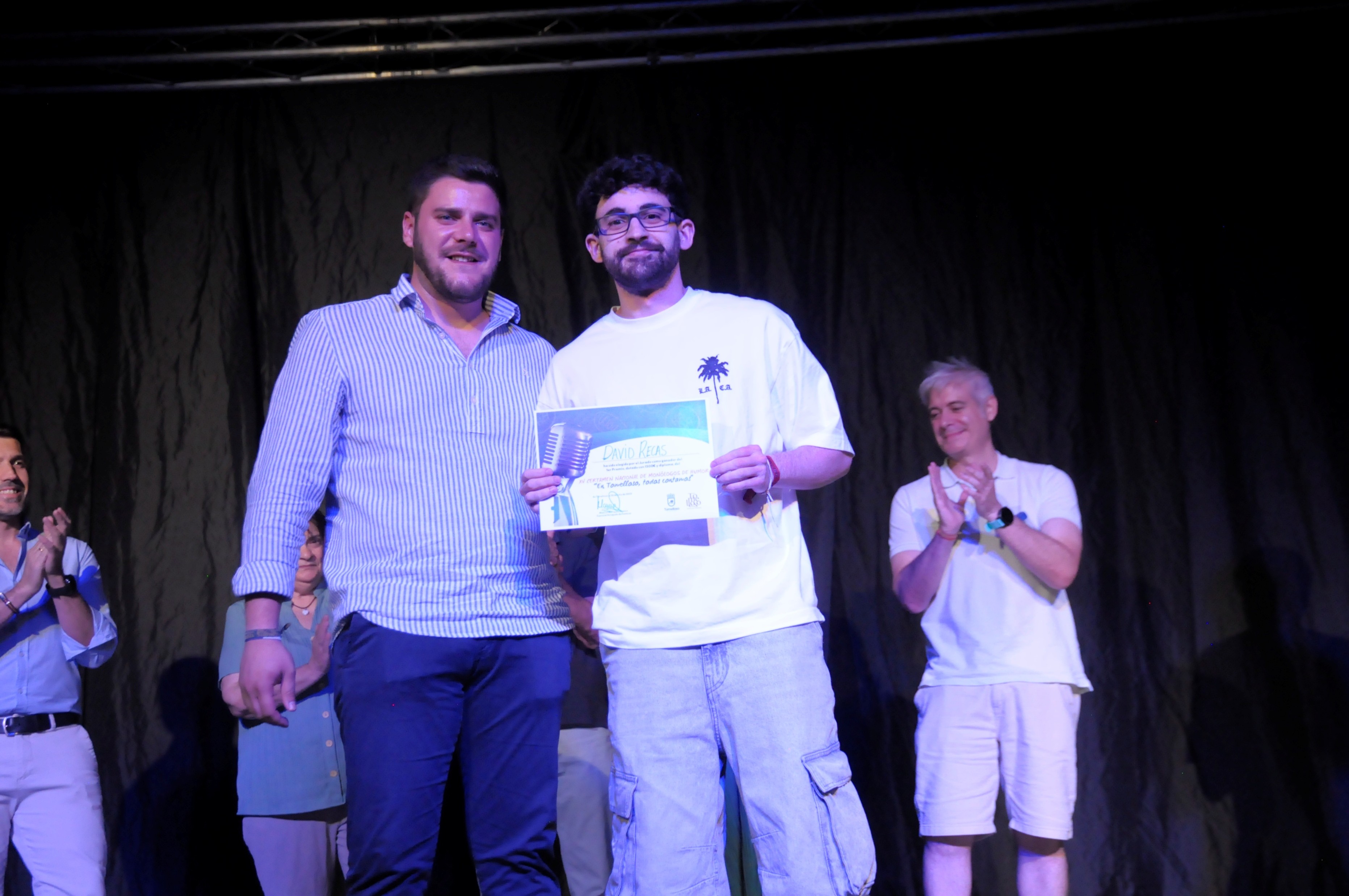 Manuel Marquina entrega el primer premio del Certamen Nacional de monólogos