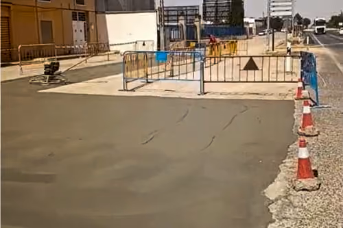 Uno de los tramos reparados en la vía de servicio de la N-310