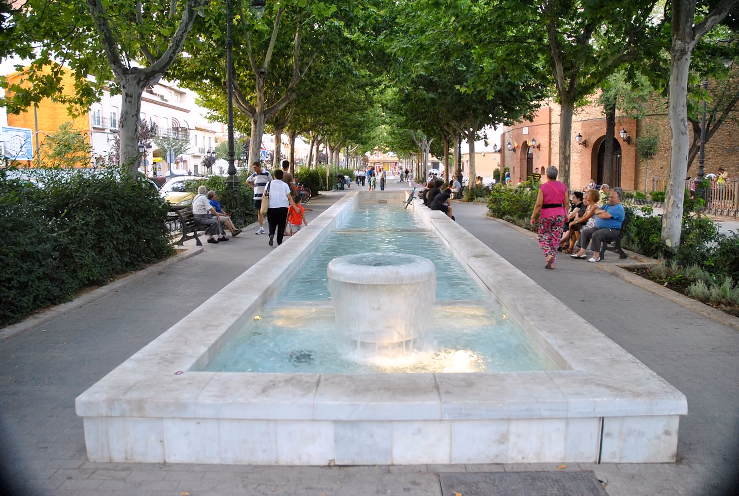 La Ordenanza persigue especial atención en los parques y zonas verdes. En la imagen, el paseo de las Moreras.