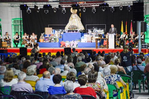El alcalde, Javier Navarro, en el acto inaugural de la Feria en la plaza de España.