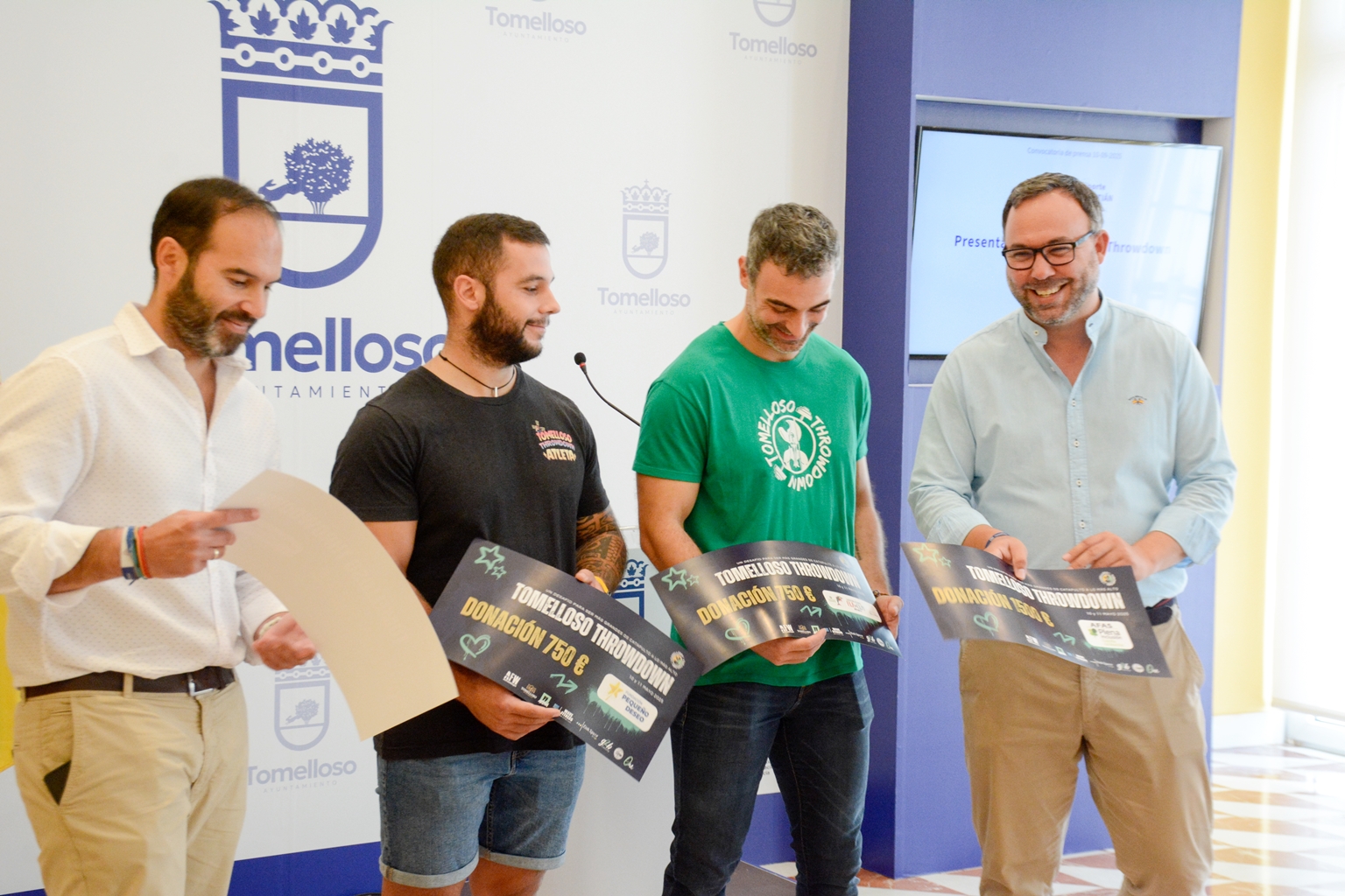 Participantes en el anuncio de la recaudación obtenida en el IV Tomelloso Throwdown