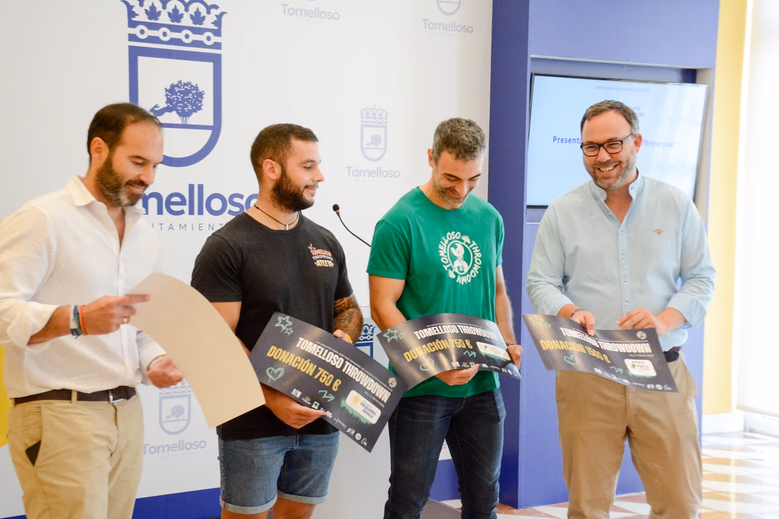Participantes en el anuncio de la recaudación obtenida en el IV Tomelloso Throwdown