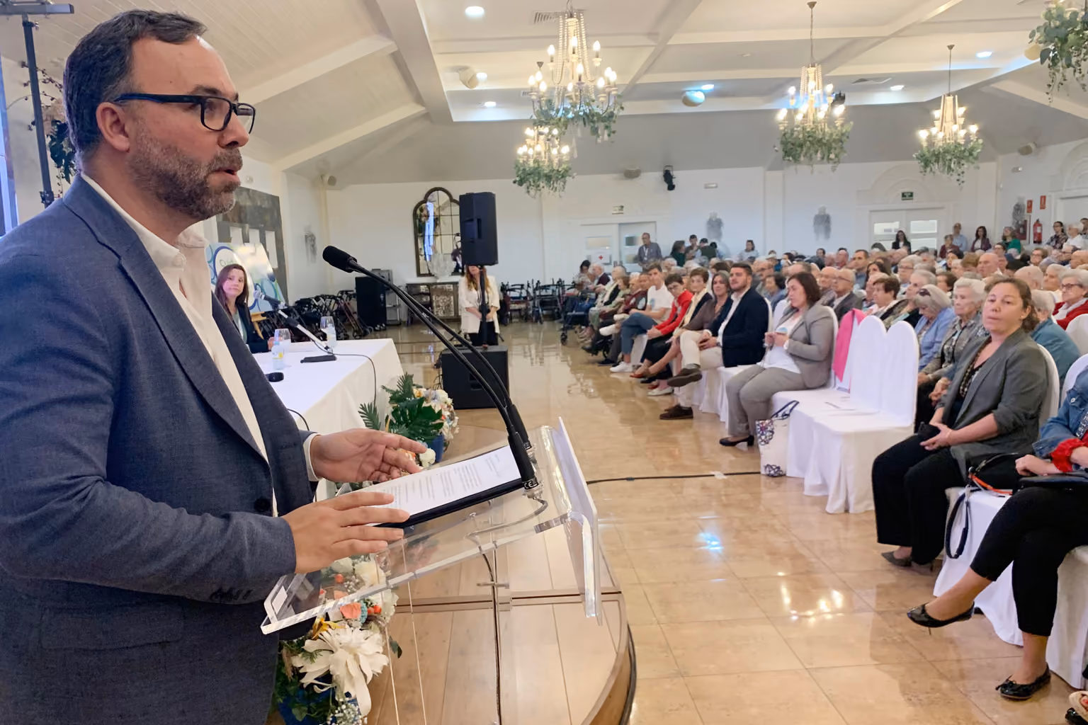 Javier Navarro durante su intervención en el acto de mayores de ACESCAM
