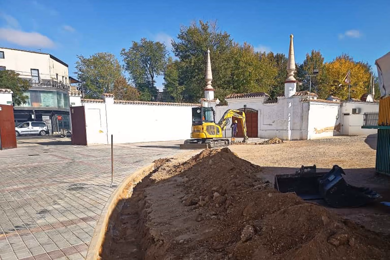 Obras en la entrada del Estadio Municipal Paco Gálvez