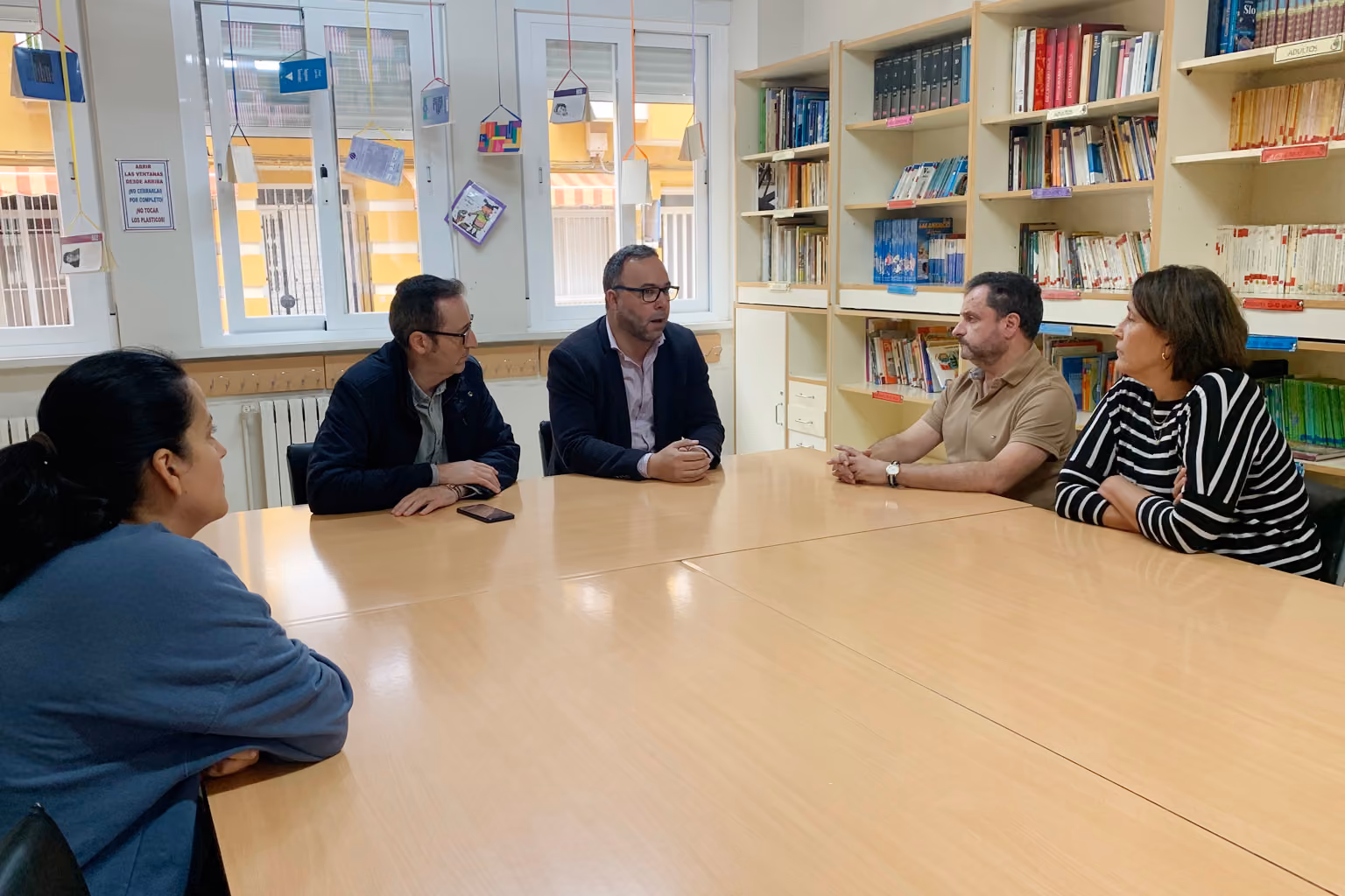 Reunión en el colegio Carmelo Cortés