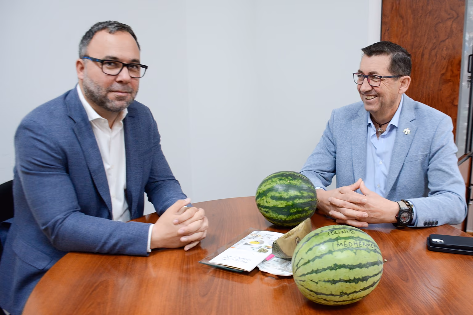 Javier Navarro y José Ángel Serrano durante la reunión de trabajo