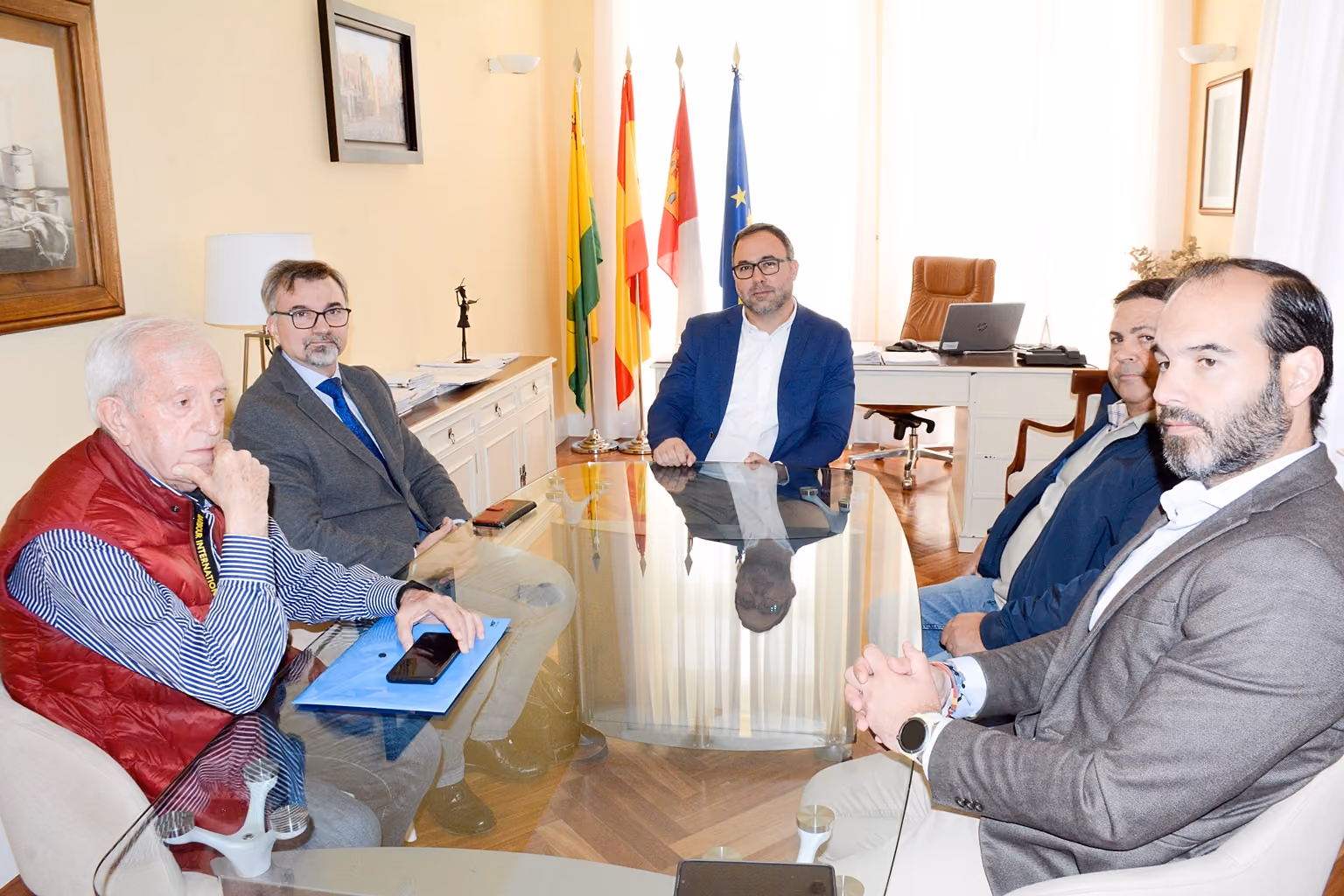 Un momento de la reunión celebrada en el Ayuntamiento