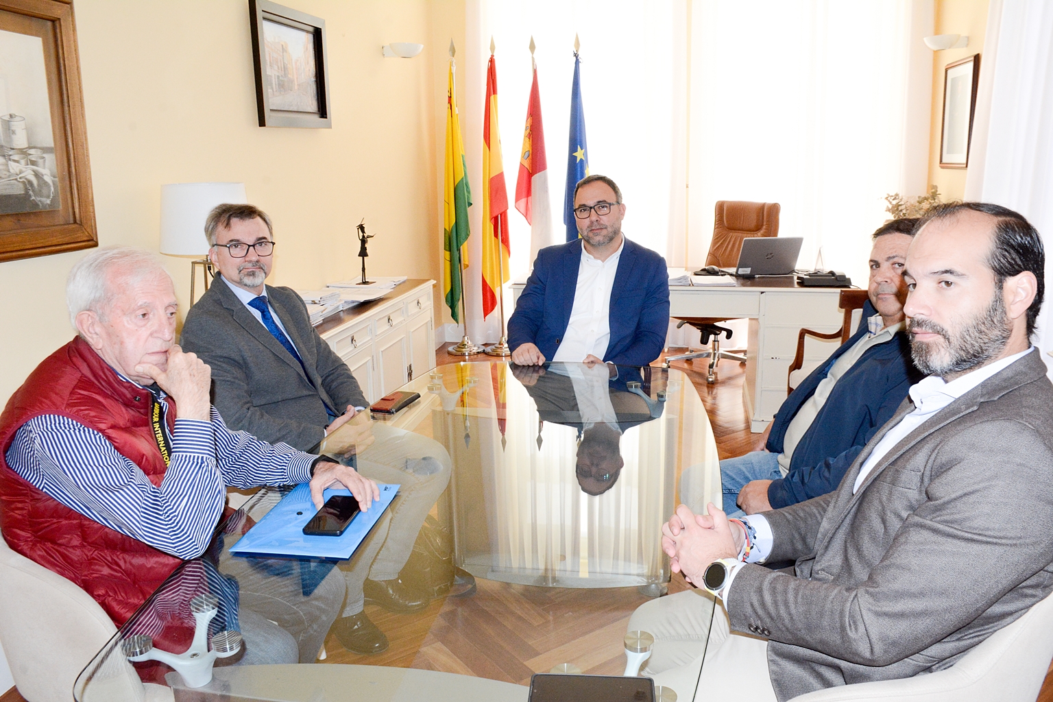 Un momento de la reunión celebrada en el Ayuntamiento