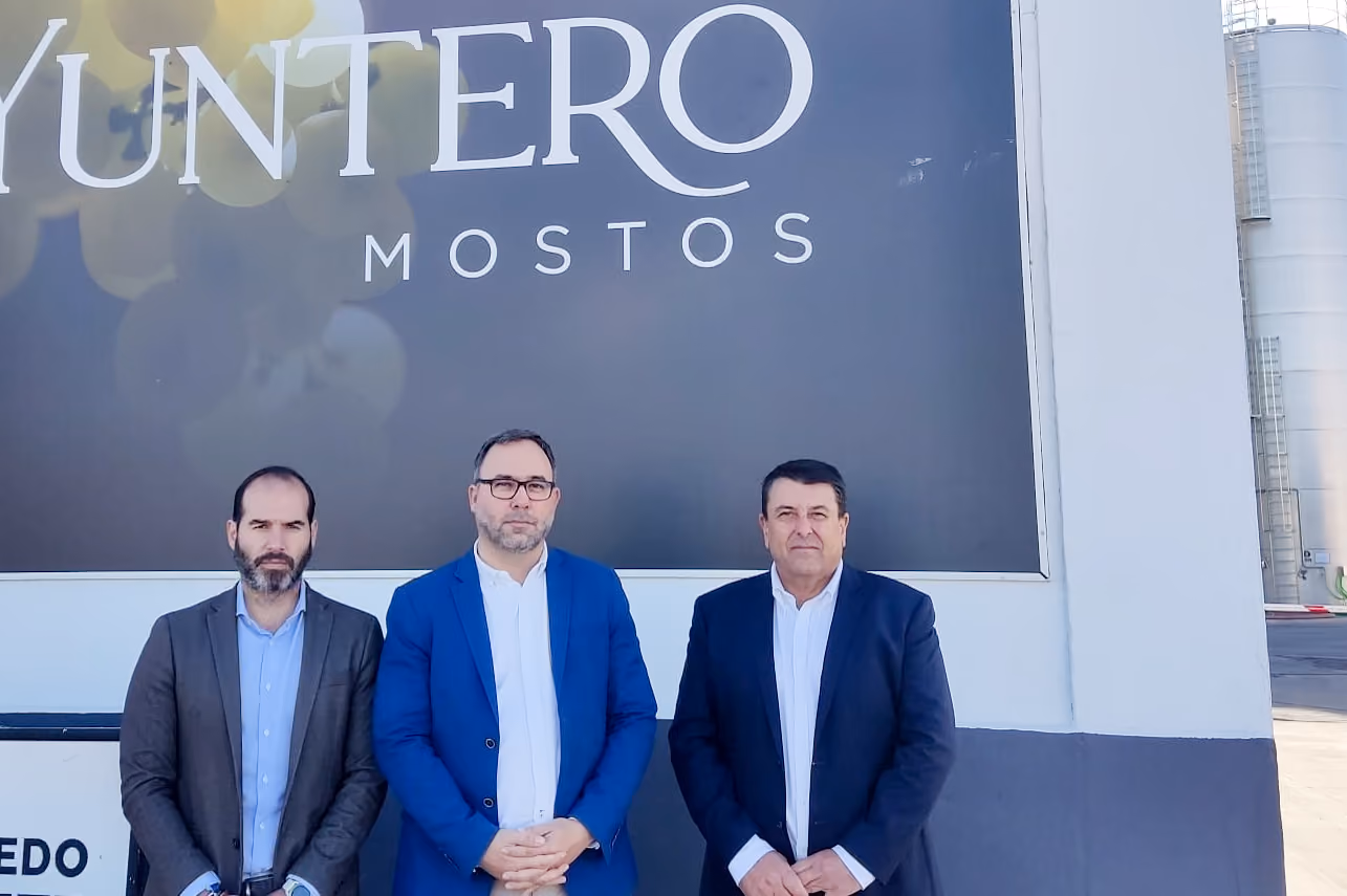 Javier Navarro, en el centro, con Benjamín de Sebastián y Felipe Rodríguez