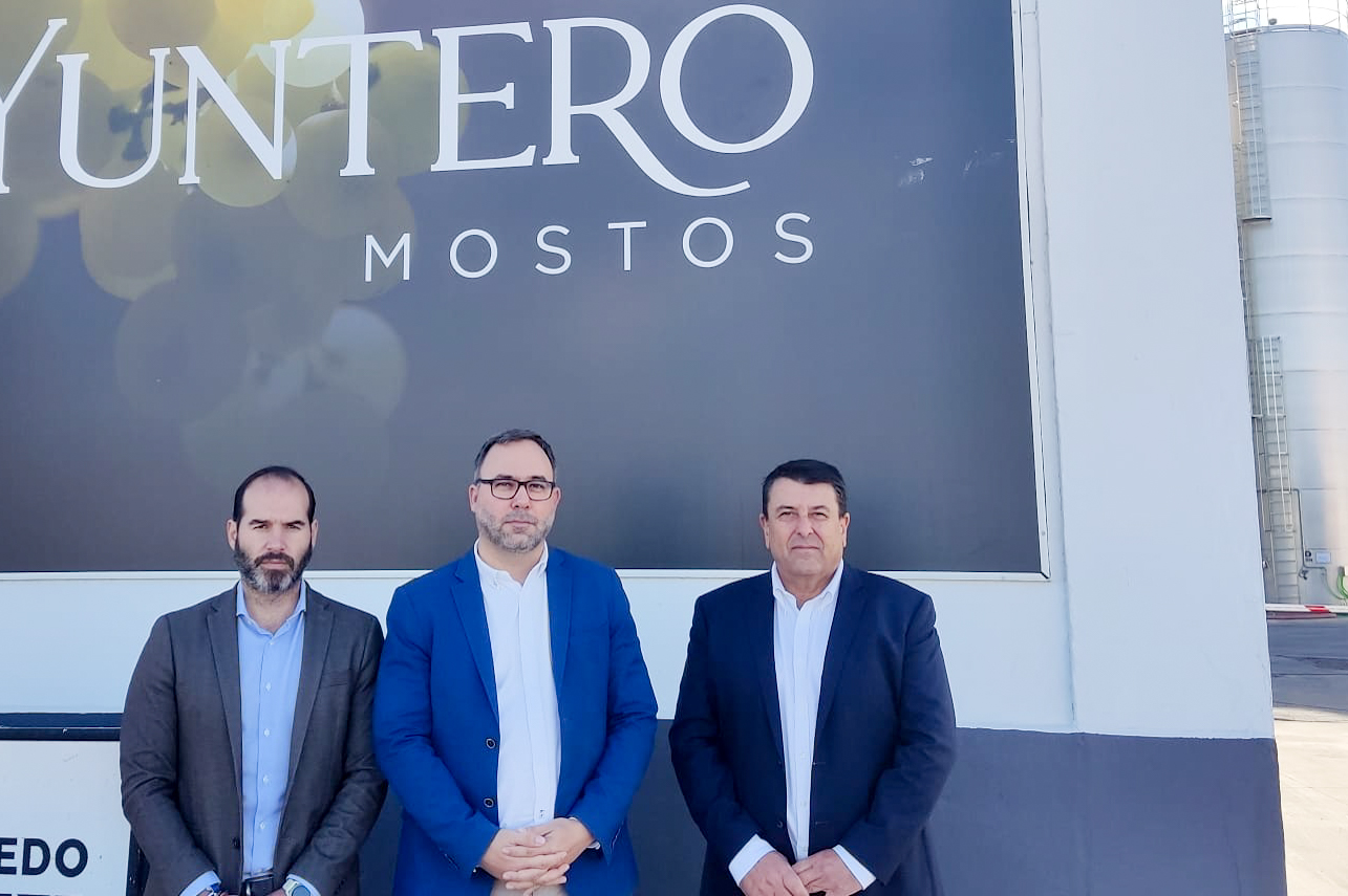 Javier Navarro, en el centro, con Benjamín de Sebastián y Felipe Rodríguez