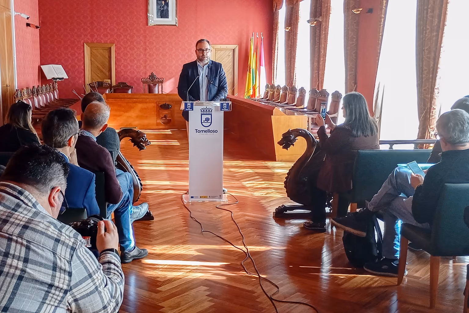 El alcalde durante la rueda de prensa que ha ofrecido sobre la posible instalación de una planta de biometano