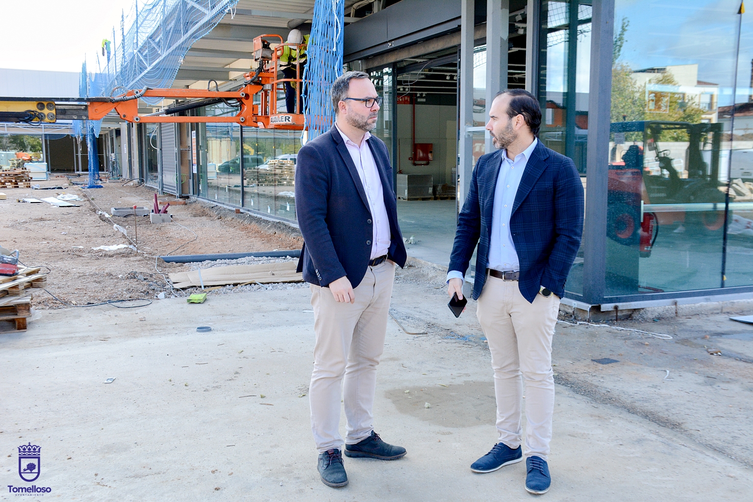 Javier Navarro y Benjamín de Sebastián visitan las obras del nuevo Parque Comercial de la calle Socuéllamos