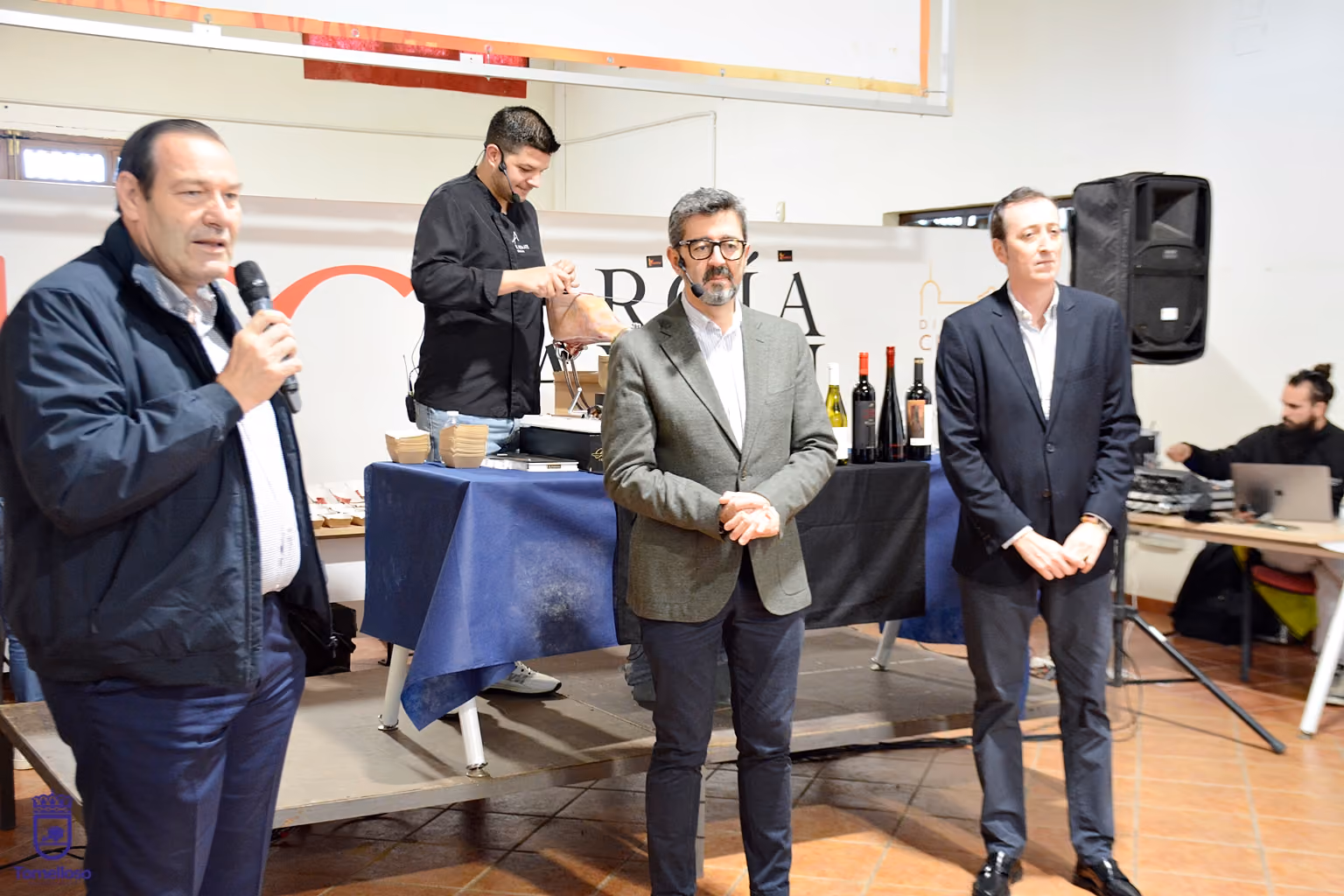 Participantes en el evento con los concejales Jesús Lara y Antonio Calvo