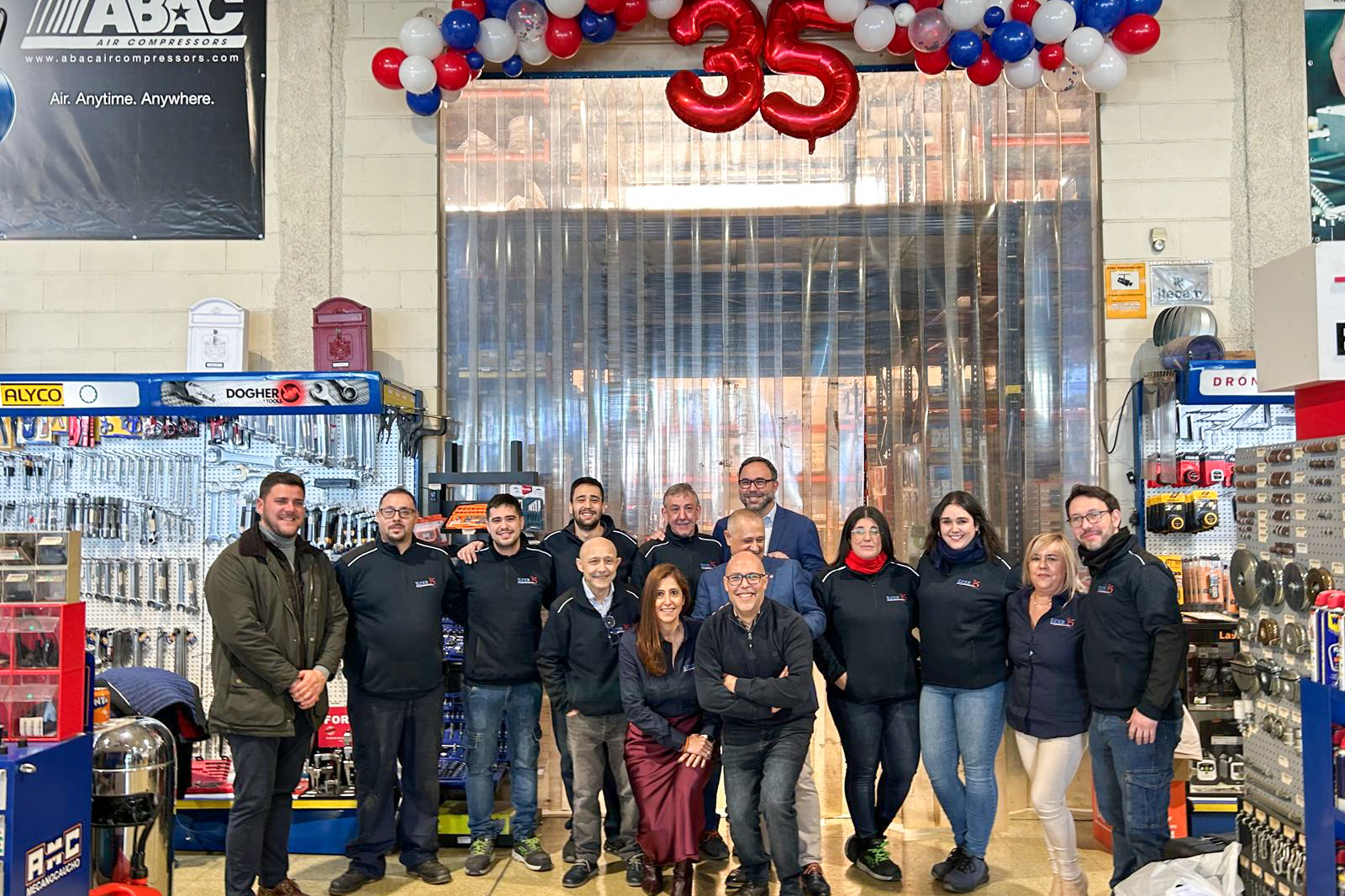 El alcalde con la plantilla de Tofer