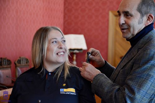 El concejal ha impuesto los galones distintivos de la jefatura