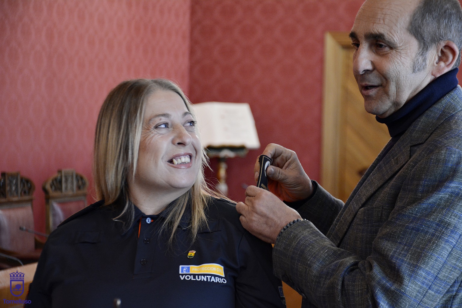 El concejal ha impuesto los galones distintivos de la jefatura