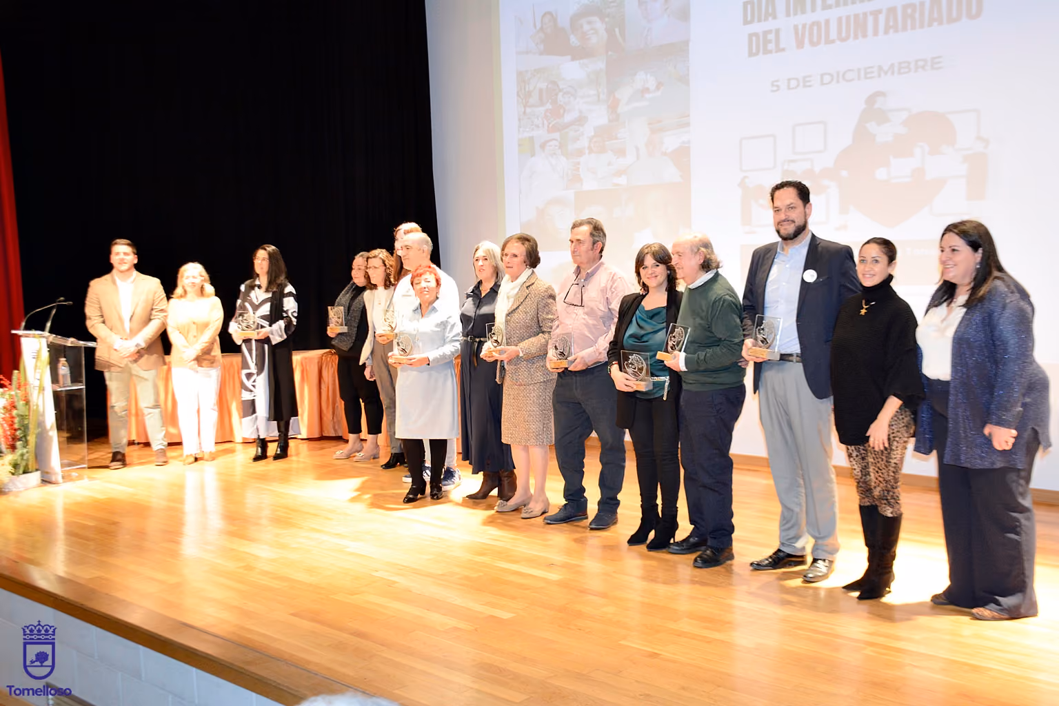Foto de familia con los homenajeados