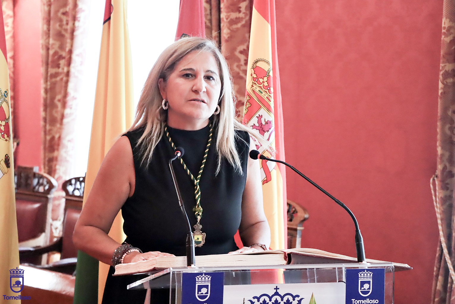 La celebración del Día de la Constitución en Tomelloso rinde homenaje a la Sanidad y reconoce su papel esencial 2 69342627afdcabc4e3501818 IMG 9711 edited