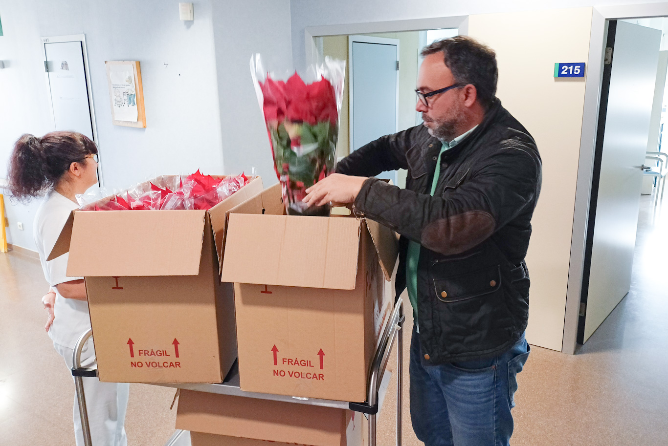 Navarro visita a los pacientes del Hospital de Tomelloso con motivo de las fiestas navideñas 1 694141ceff6a5e209147a5d5 hospital4