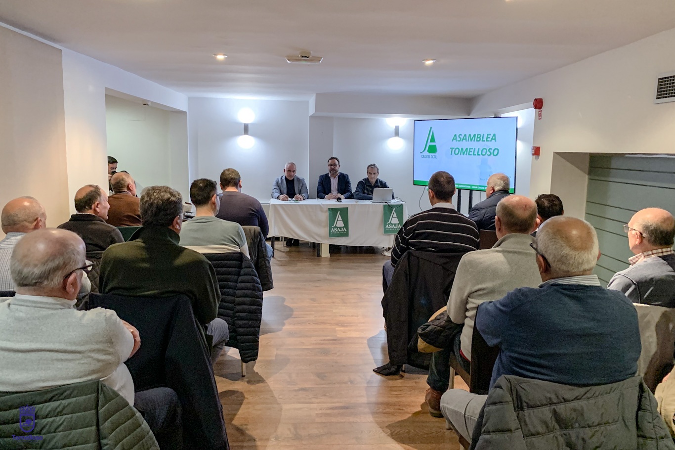 Javier Navarro reafirma su compromiso con el sector agrario en la asamblea informativa de ASAJA 1 6942f6647d44ce1eeed88052 ASAJA%20PUBLICO