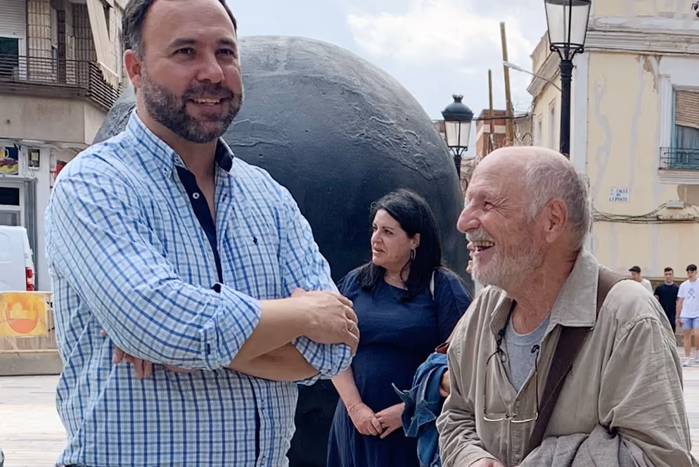 Javier Navarro felicita a Antonio López en su 90 cumpleaños