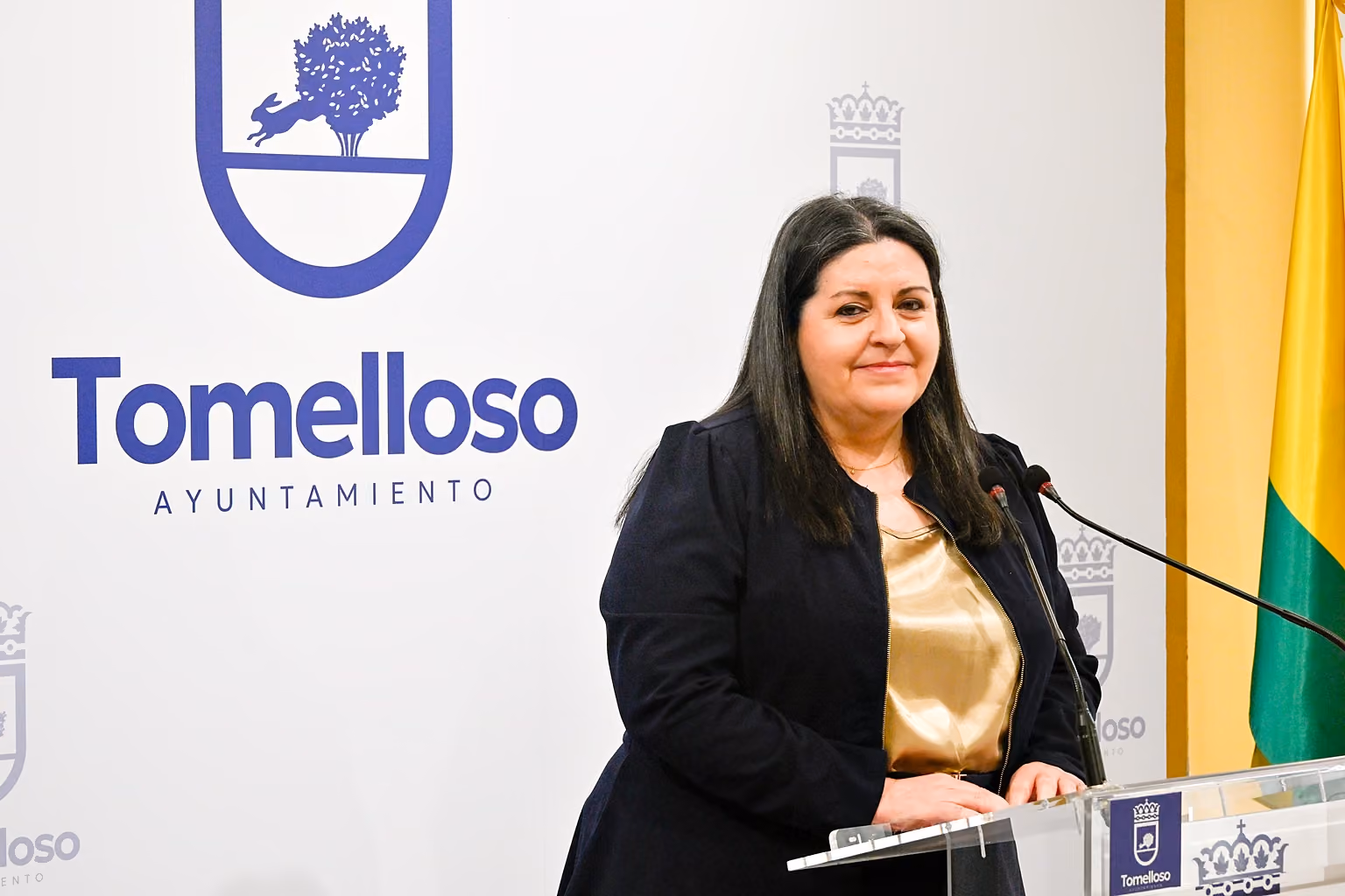 La concejala de Cultura, Inés Losa, ha presentado la nueva iluminación de la sala Francisco Carretero