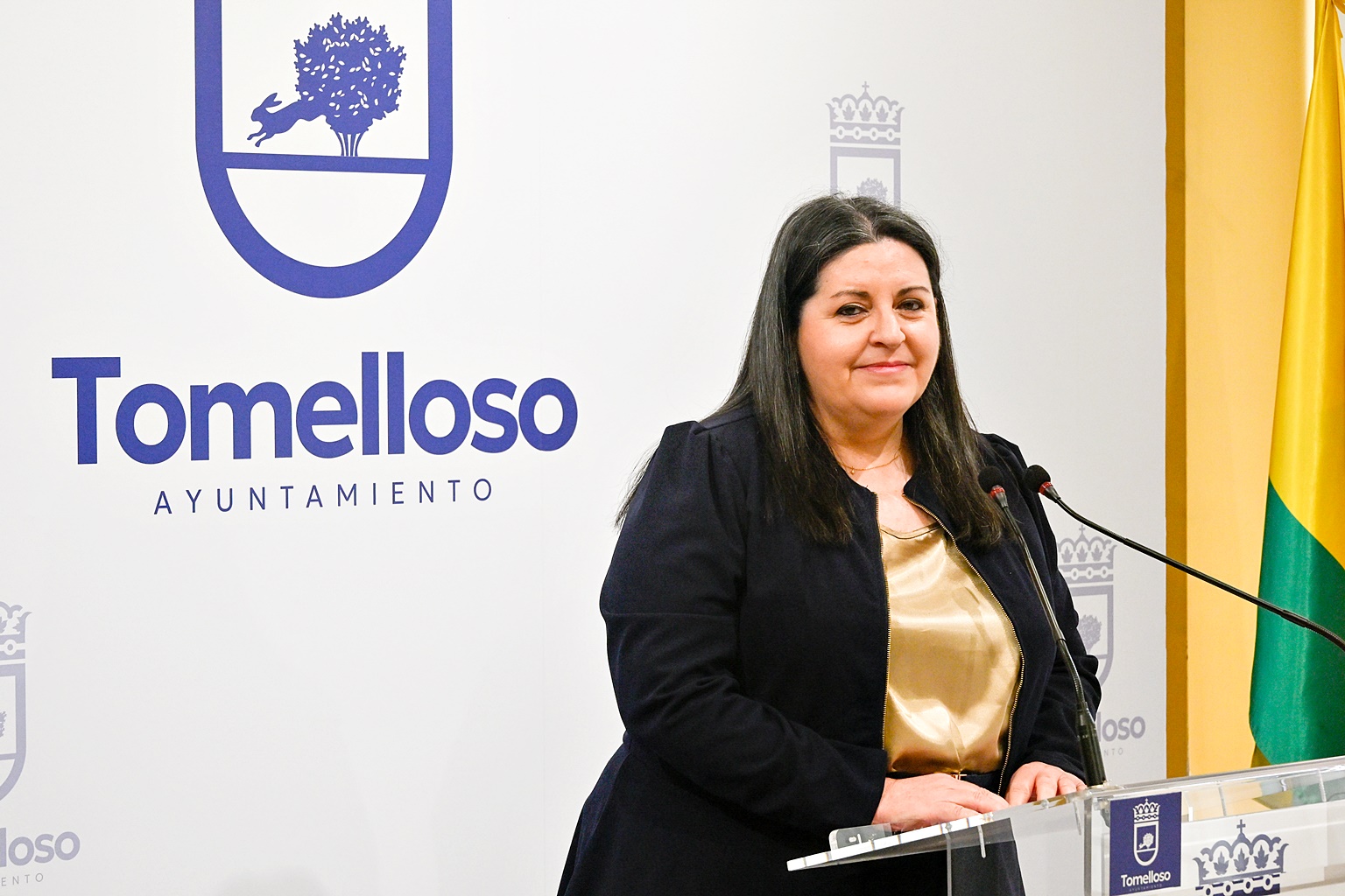 La concejala de Cultura, Inés Losa, ha presentado la nueva iluminación de la sala Francisco Carretero