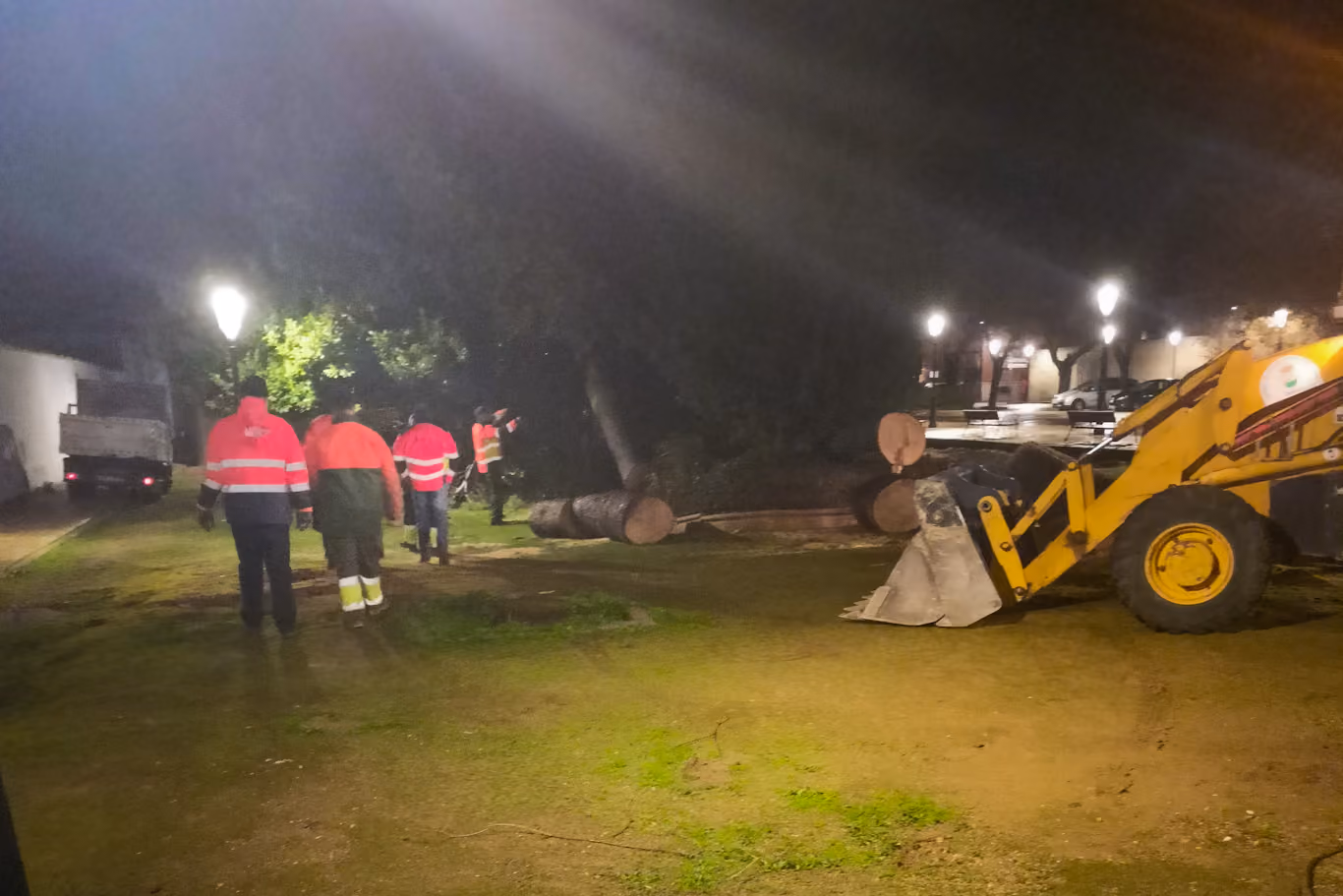 Trabajadores del Ayuntamiento trabajan en labores de reparación tras el temporal
