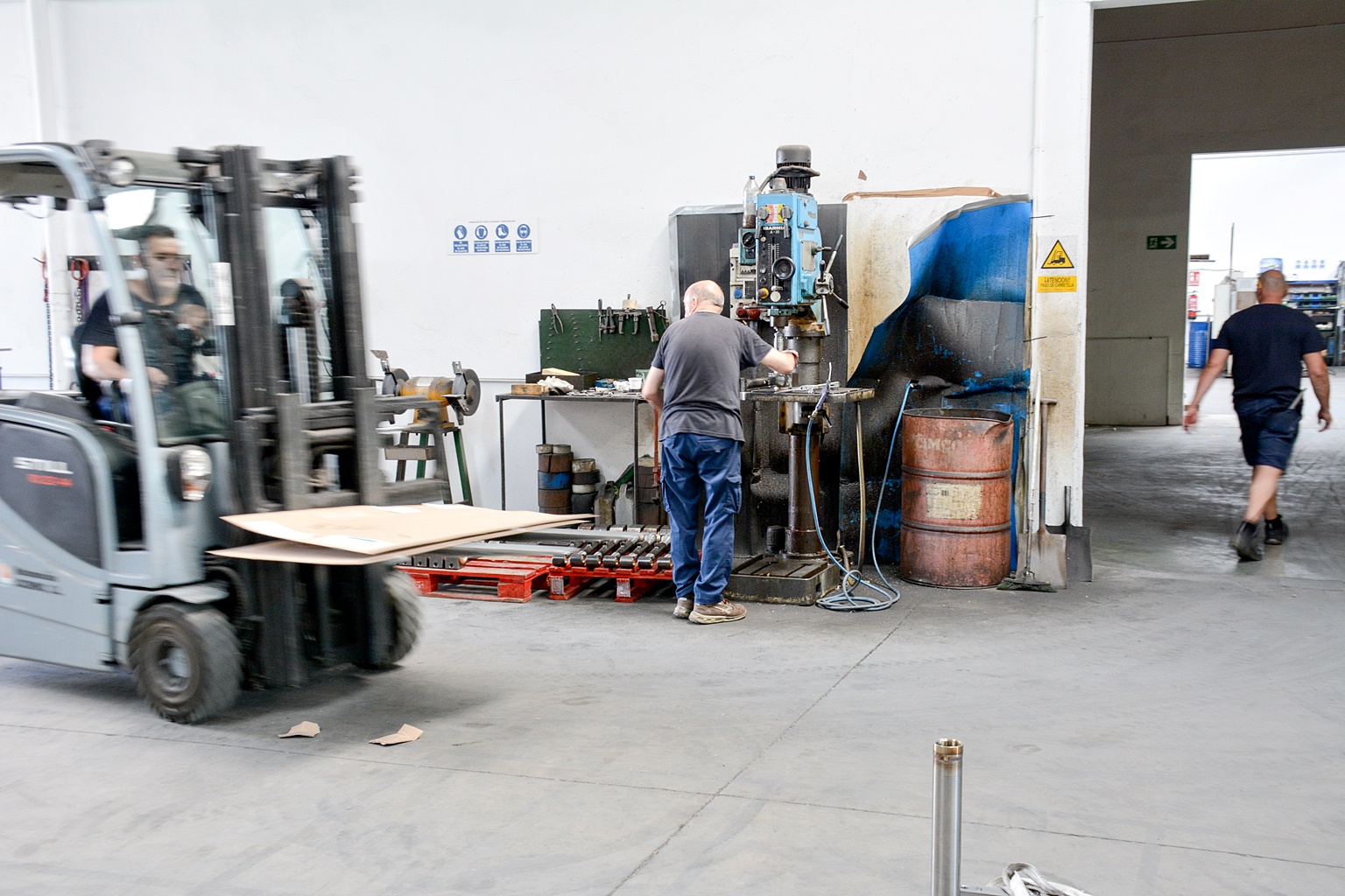 Trabajadores en una empresa de Tomelloso