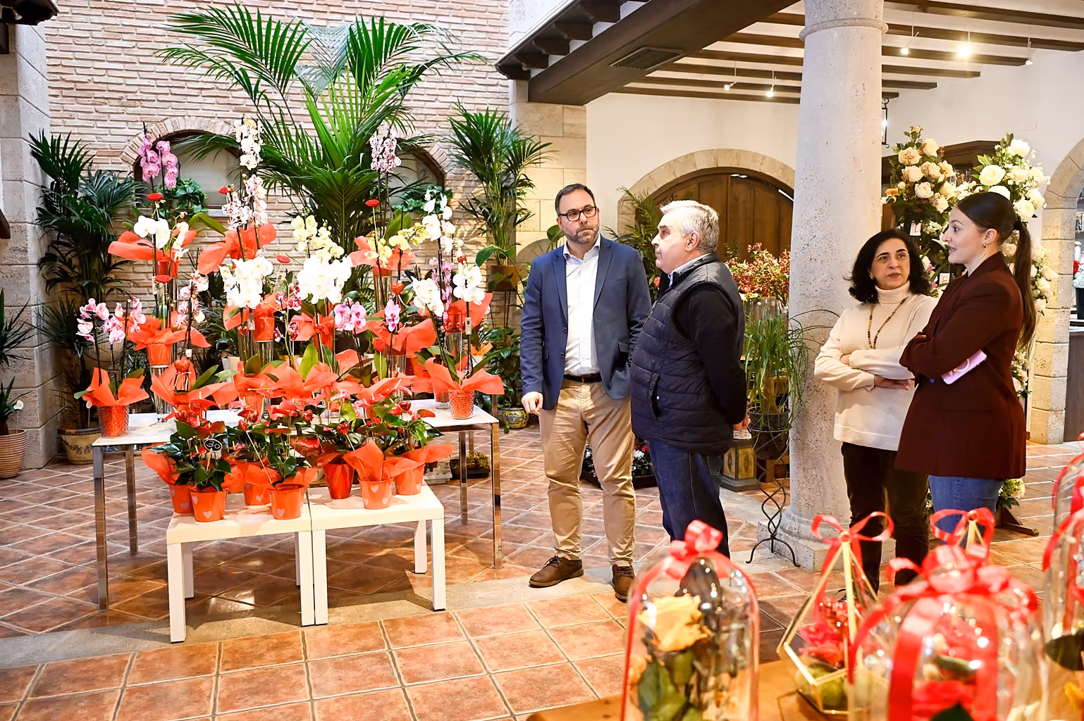 Vista parcial de la tienda de Flores González en la calle Monte
