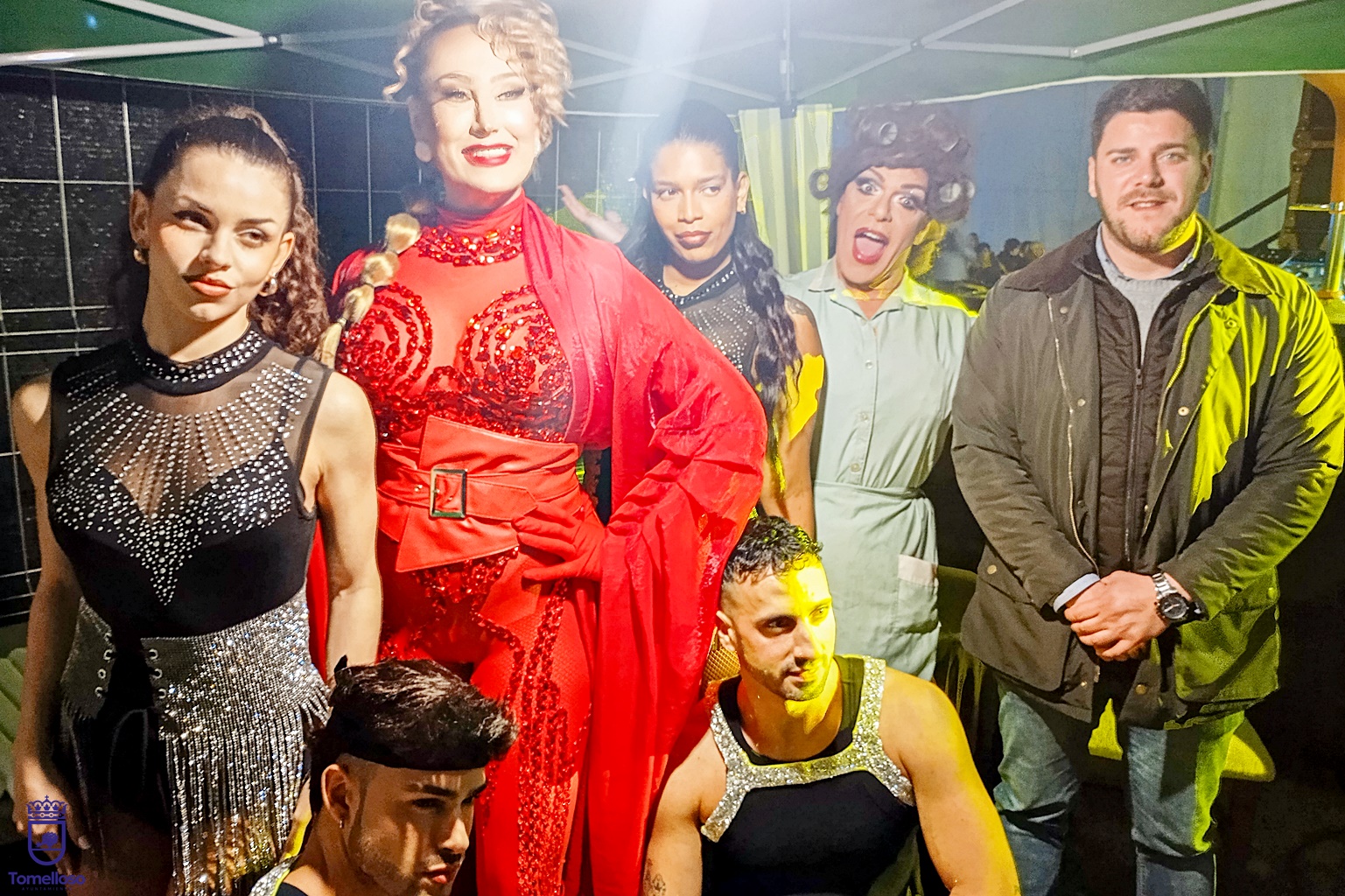 El concejal de Festejos, Manuel Marquina, a la derecha de la imagen, con Bibi Malone y su equipo.