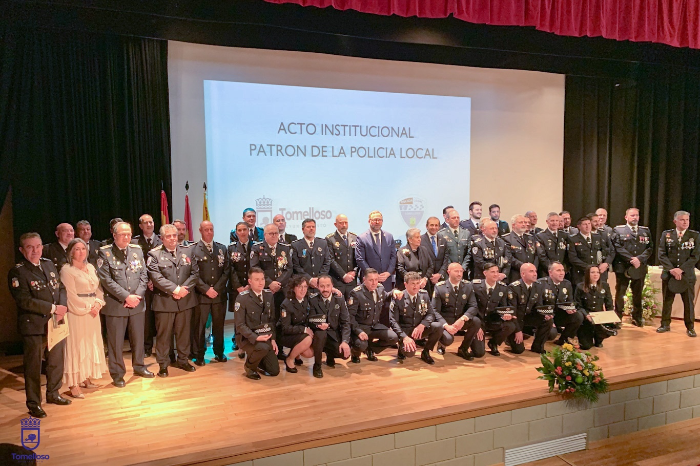 Foto de familia del acto del Día del patrón de la PolicíaLocal