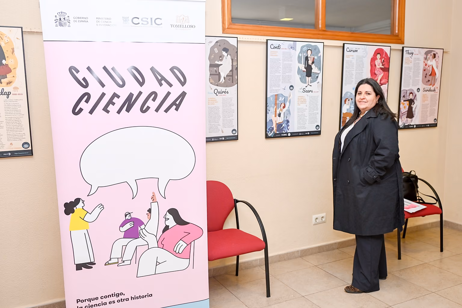 Inés Losa durante la visita a la exposición