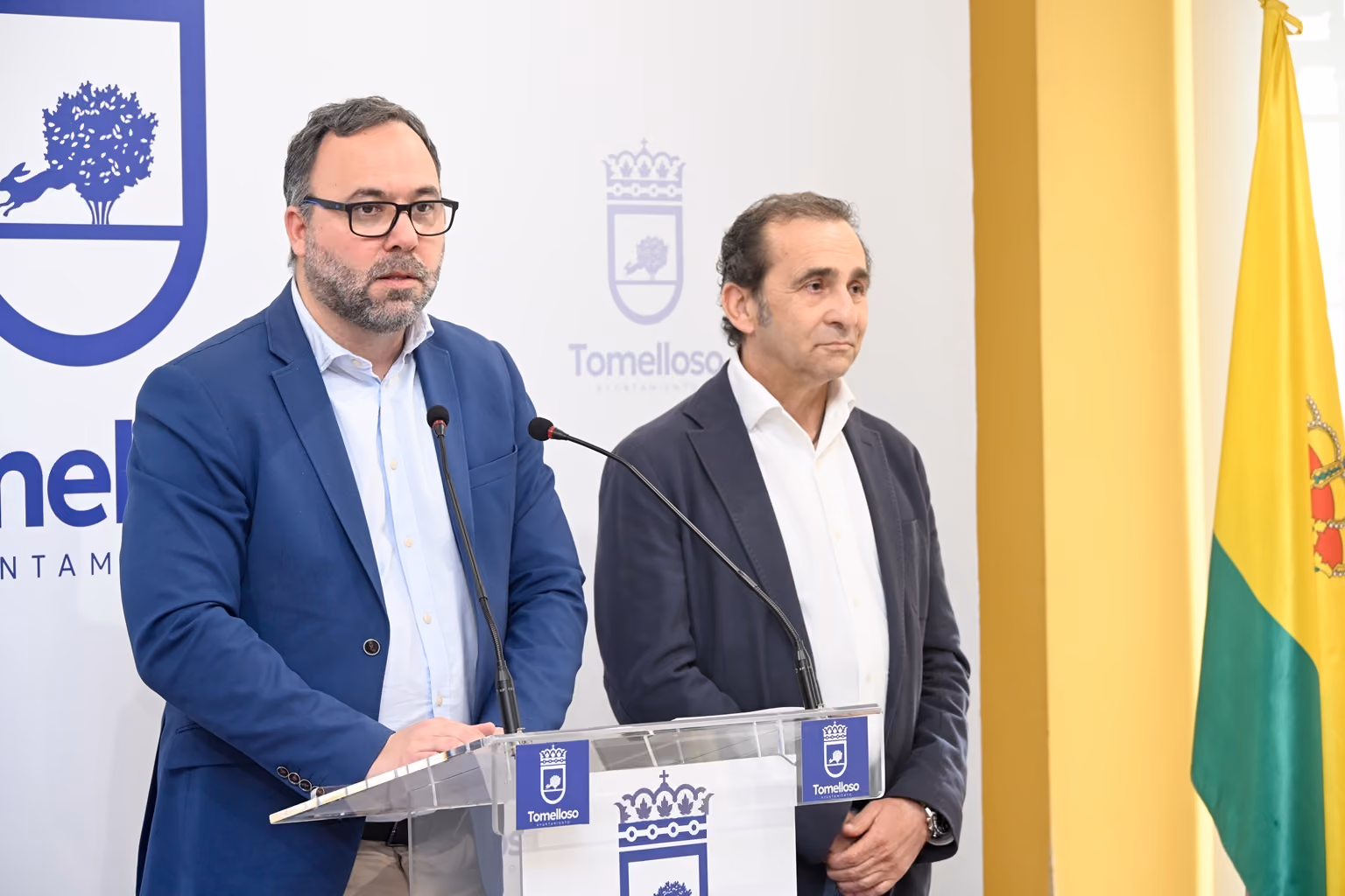 Javier Navarro y Benito Benito durante la presentación de la liquidación presupuestaria del ejercicio 2025