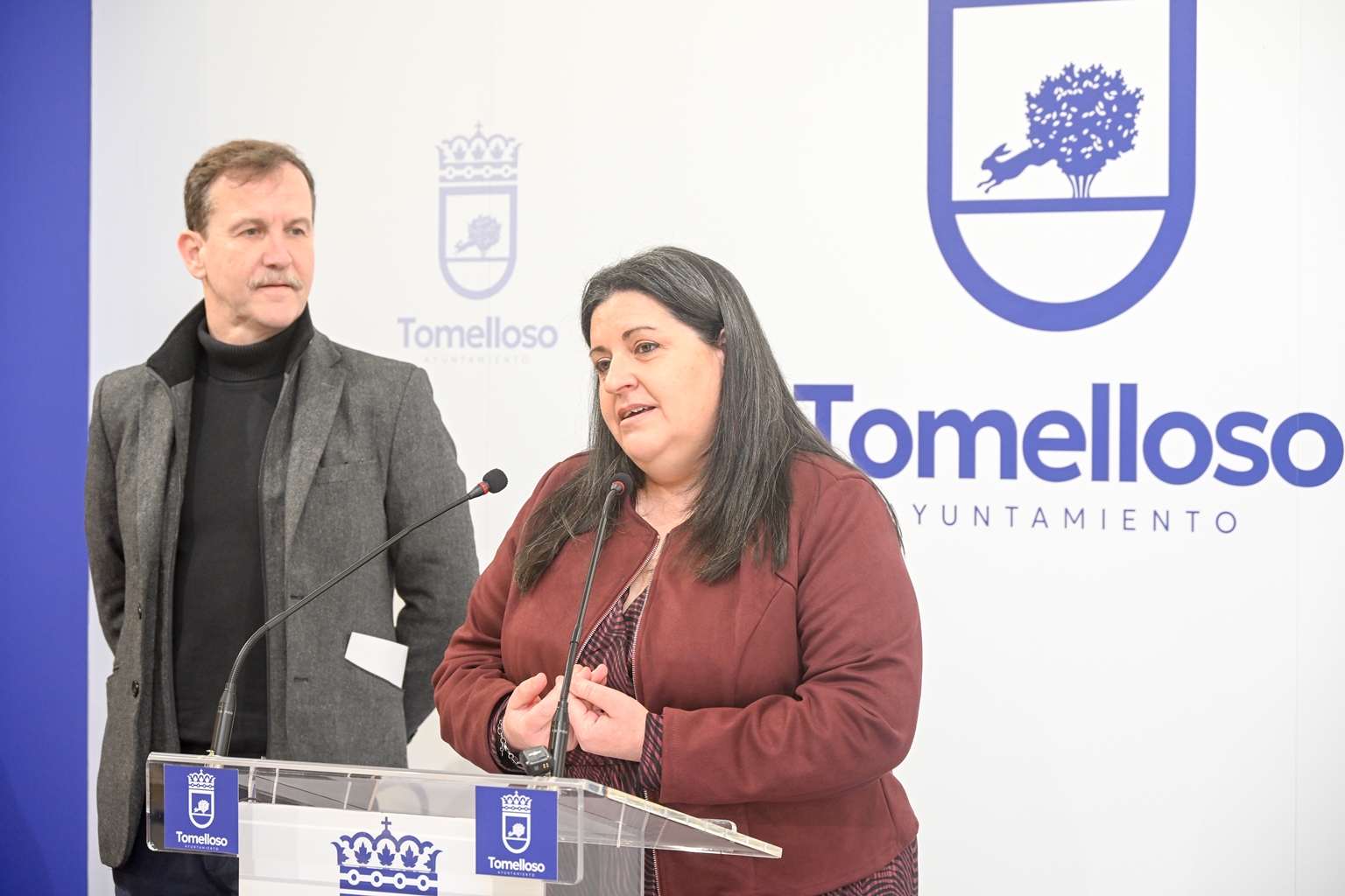 Inés Losa y Miguel Huertas durante la presentación de Tristana en el Ayuntamiento