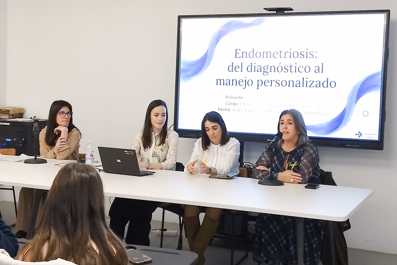 Charla sobre la endometriosis en el Mercado de Abastos