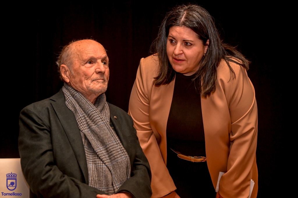 Antonio López e Inés Losa, instantes antes de comenzar este encuentro organizado por el Área de Cultura