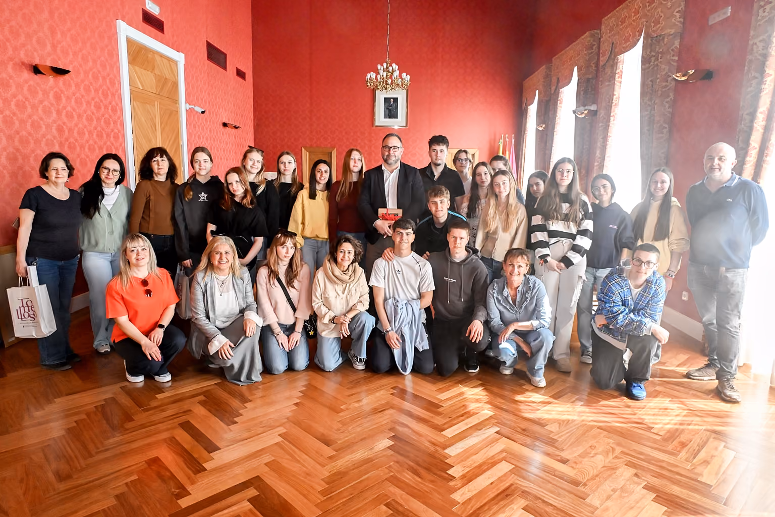 Imagen de grupo con los participantes en la recepción