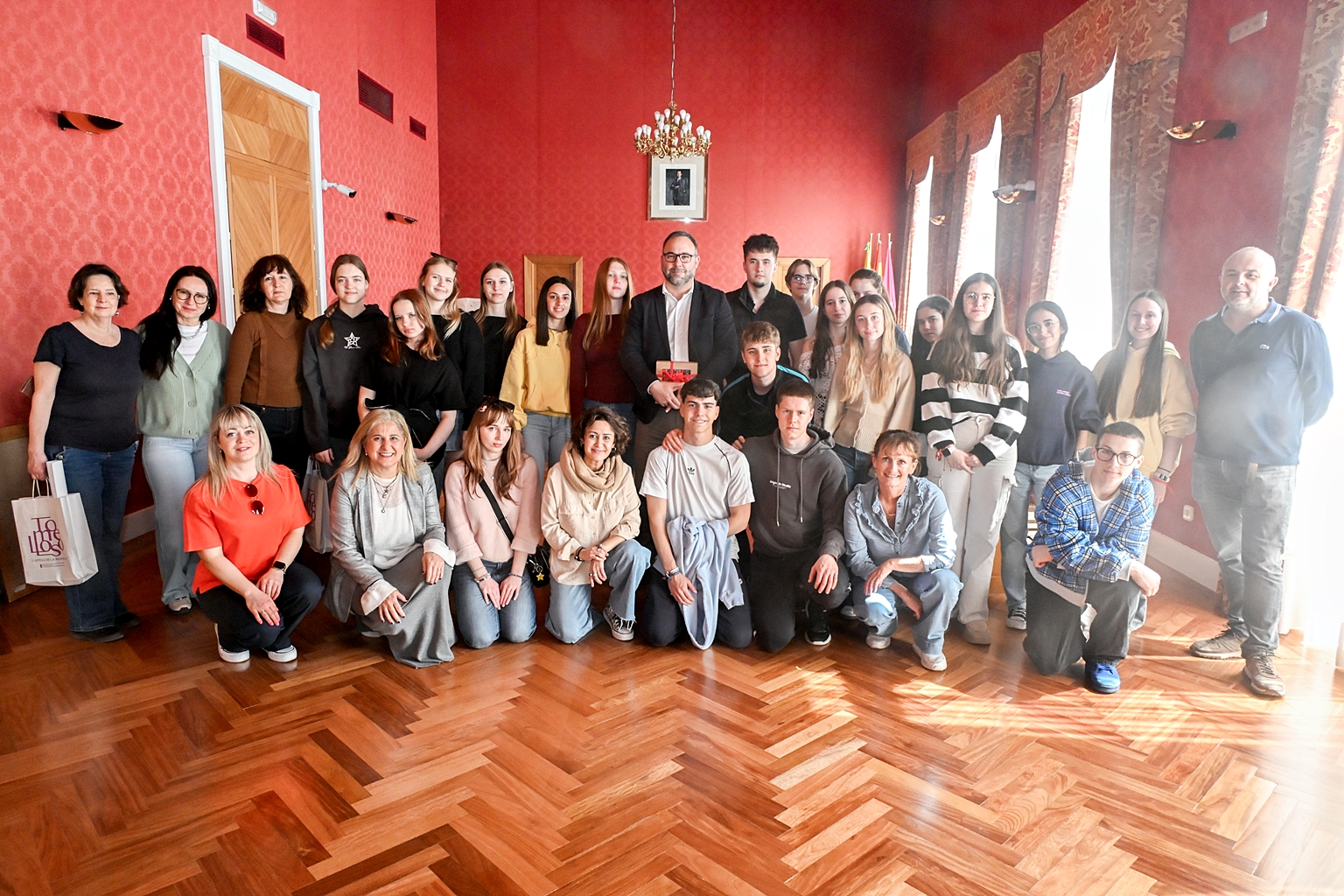 Imagen de grupo con los participantes en la recepción
