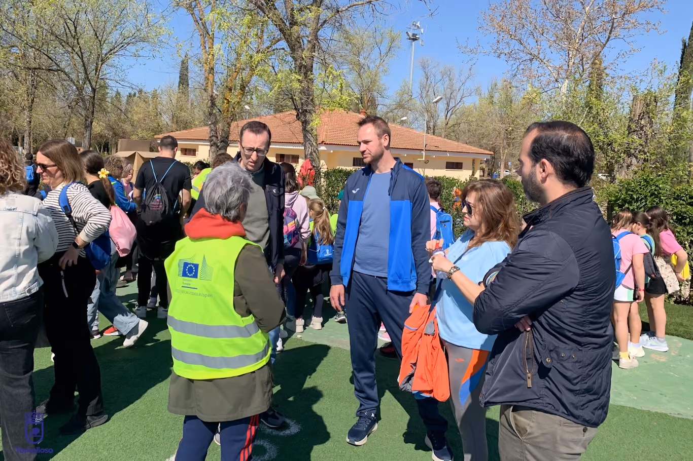 Marcha 7000 pasos por una vida saludable del CEIP José María del Moral a su llegada a la Ciudad Deportiva