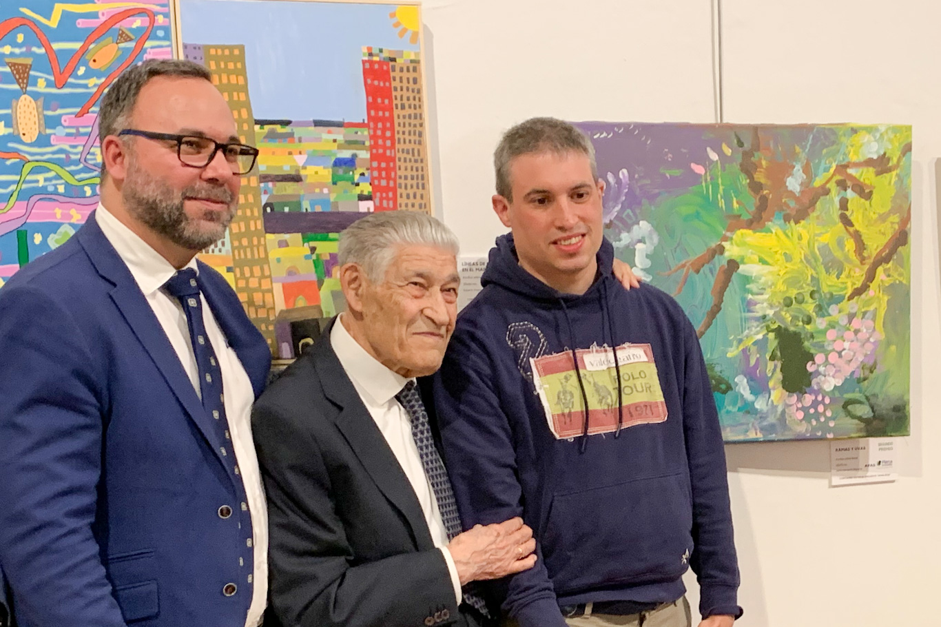 El alcalde, Javier Navarro y el presidente de AFAS, Luis Perales junto a Jaime Abengózar ganador del 2º premio Personas con Discapacidad Intelectual, patrocinado por el Ayuntamiento