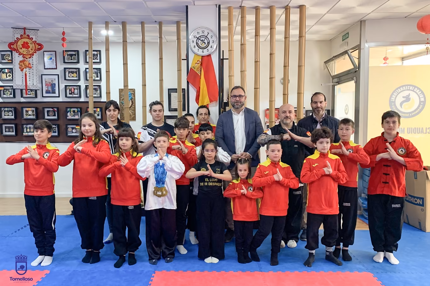 Foto de familia Escuela Wu-Lang Tomelloso