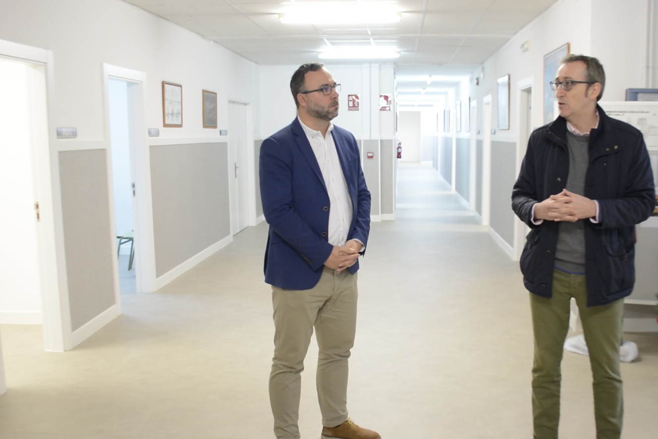 Javier Navarro y Antonio Calvo durante visita al Conservatorio