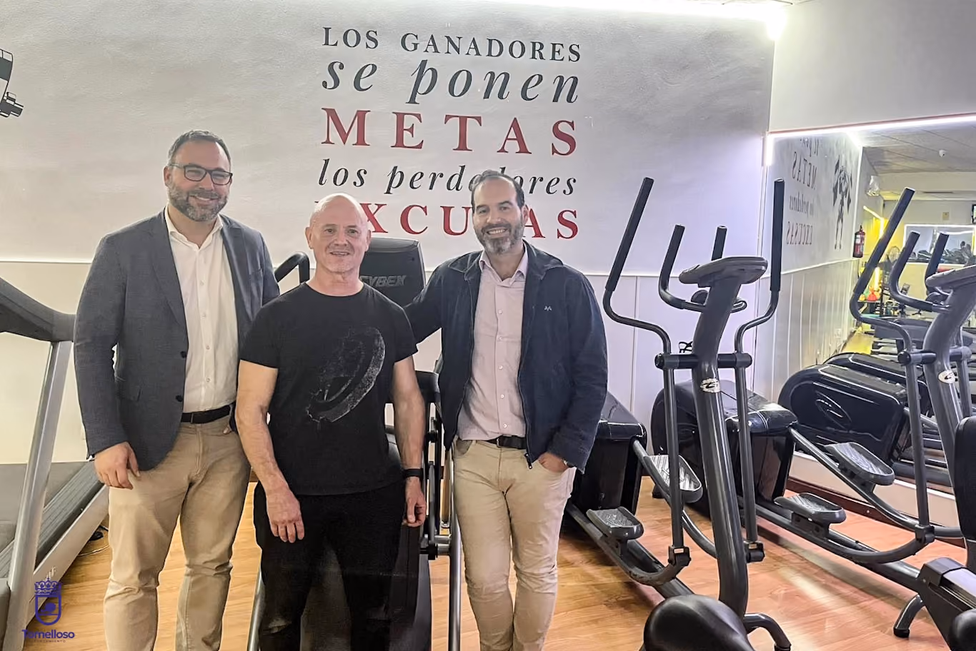 El alcalde y el concejal de Deportes junto a Tony Ortiz en 20 aniversario de Tony Sport