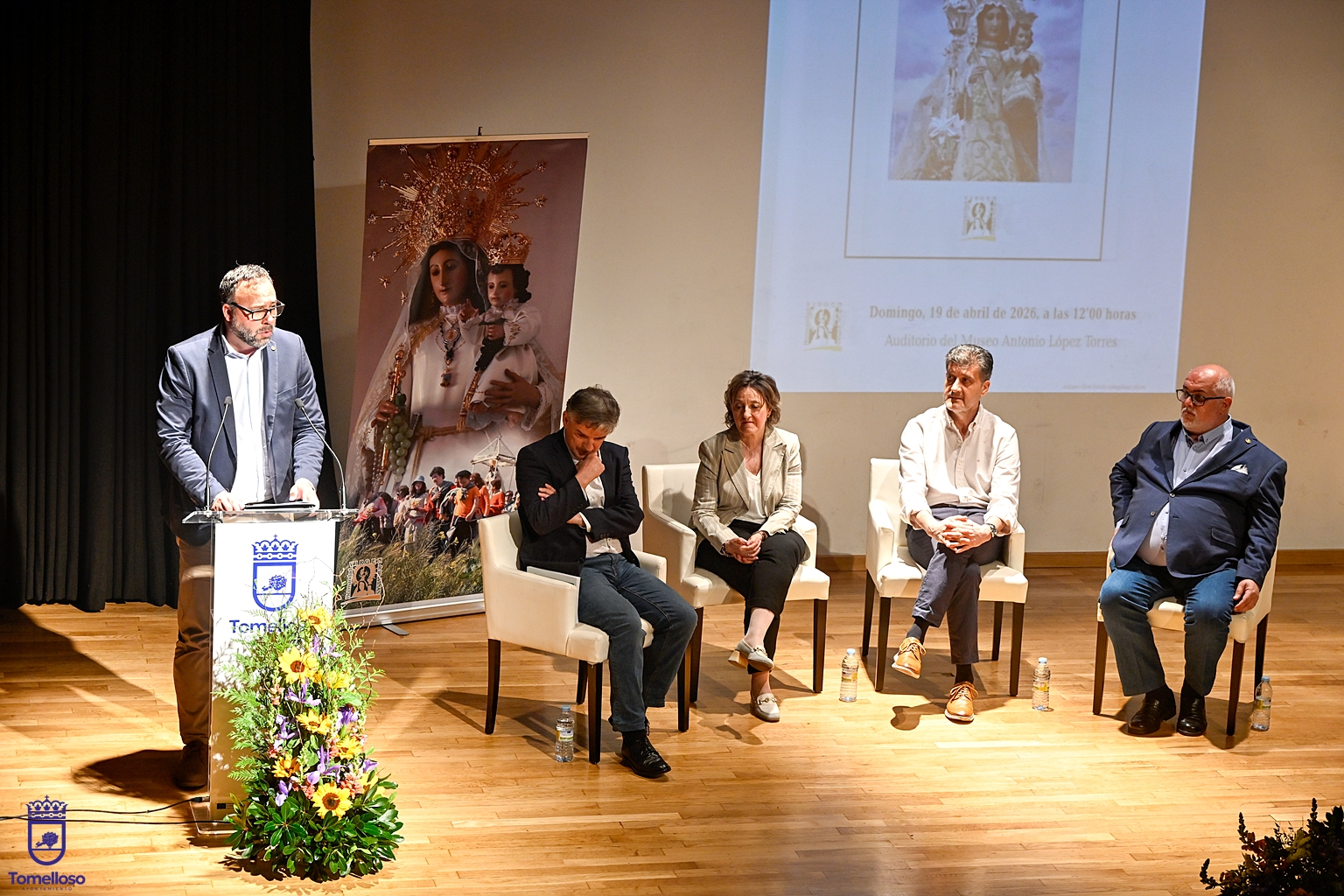 Javier Navarro durante su intervención en la presentación del libro